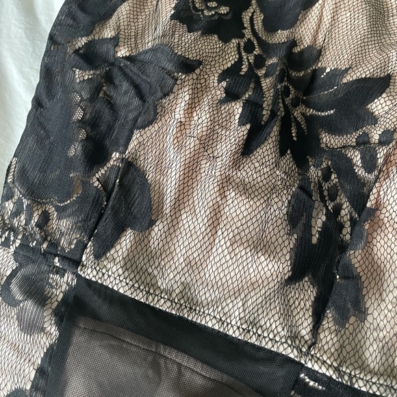 LF black laced bodycon dress - Picture 6 of 7